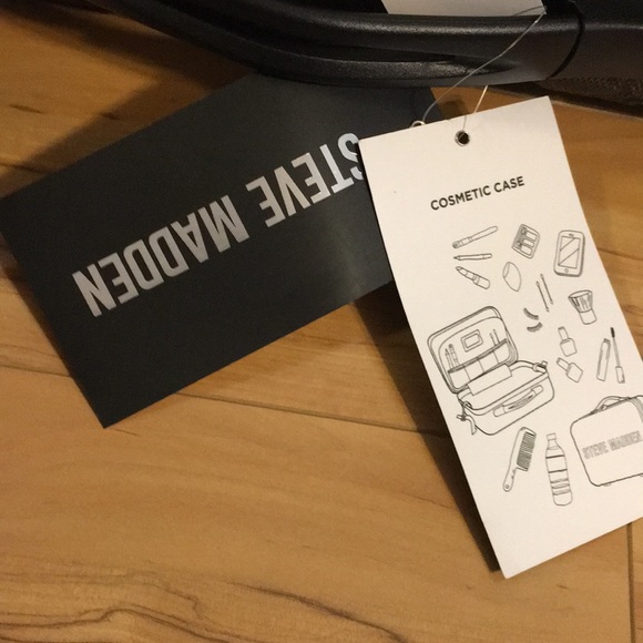 NWT Steve Madden Karisma Cosmetic Case - Picture 12 of 13